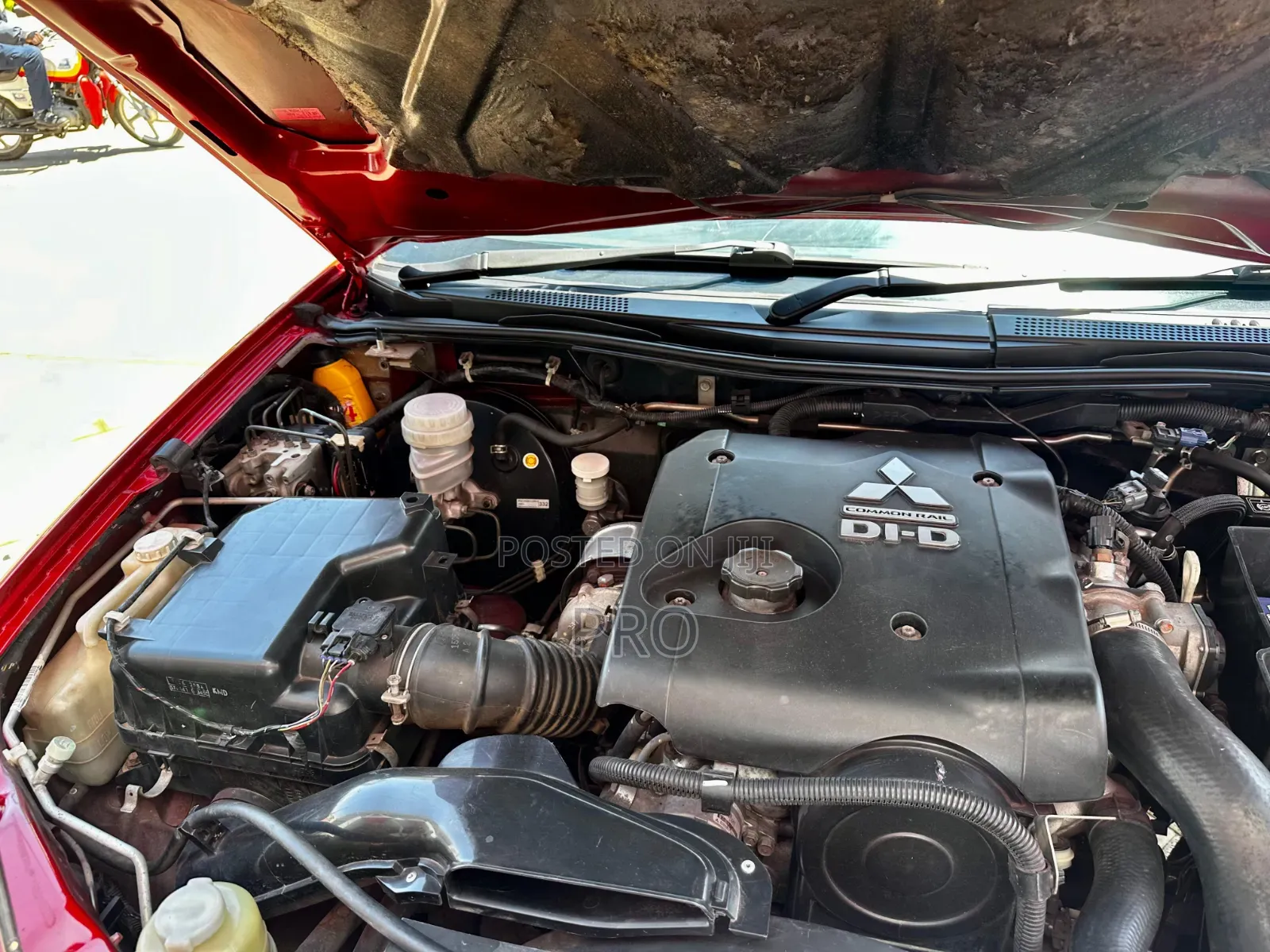 Mitsubishi L200 2011 Red