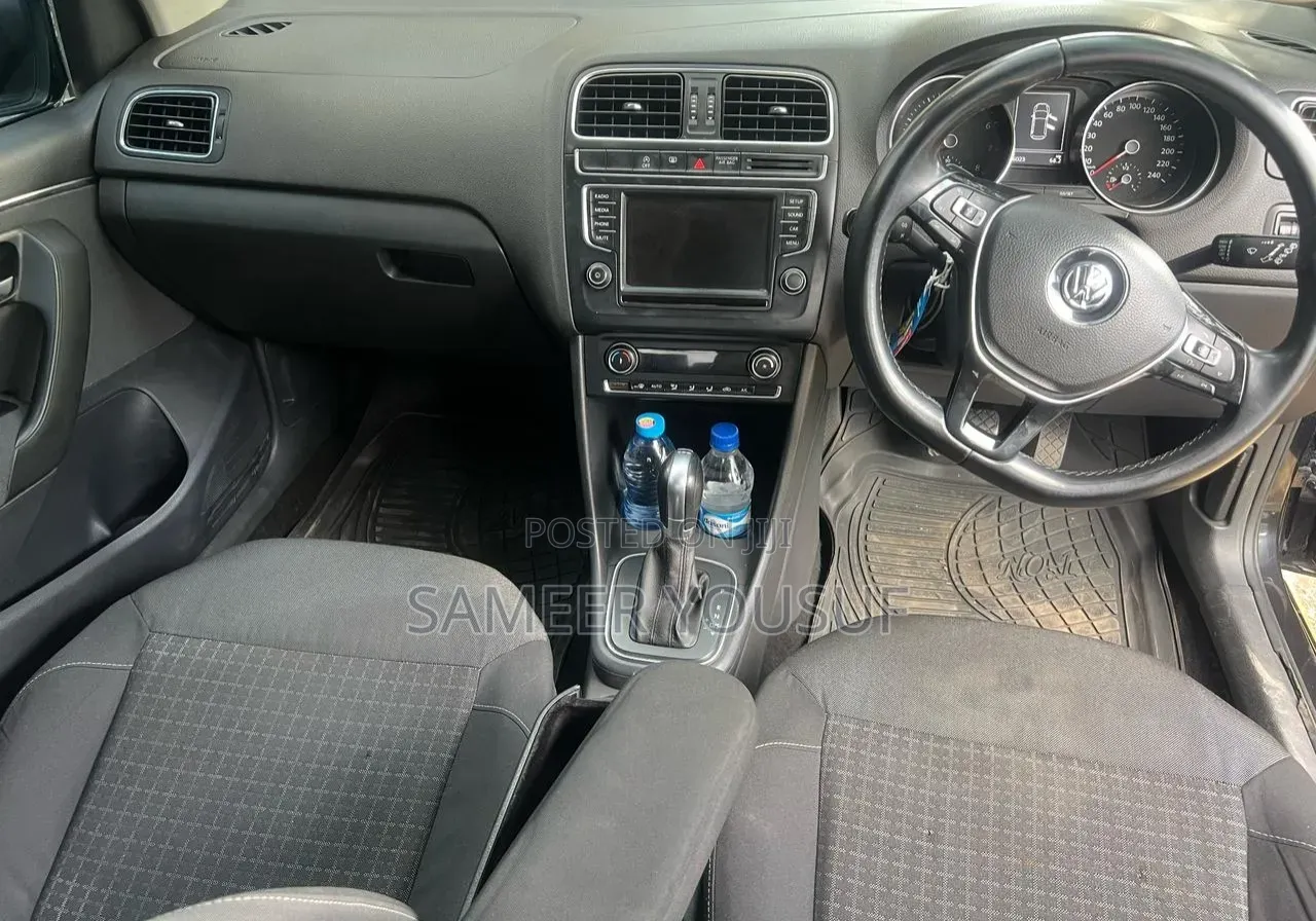 Volkswagen Polo 2015 Black