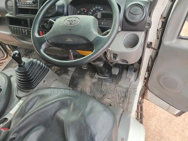 Toyota Dyna 2014 Manual Diesel Double Wheel - thumbnail 13
