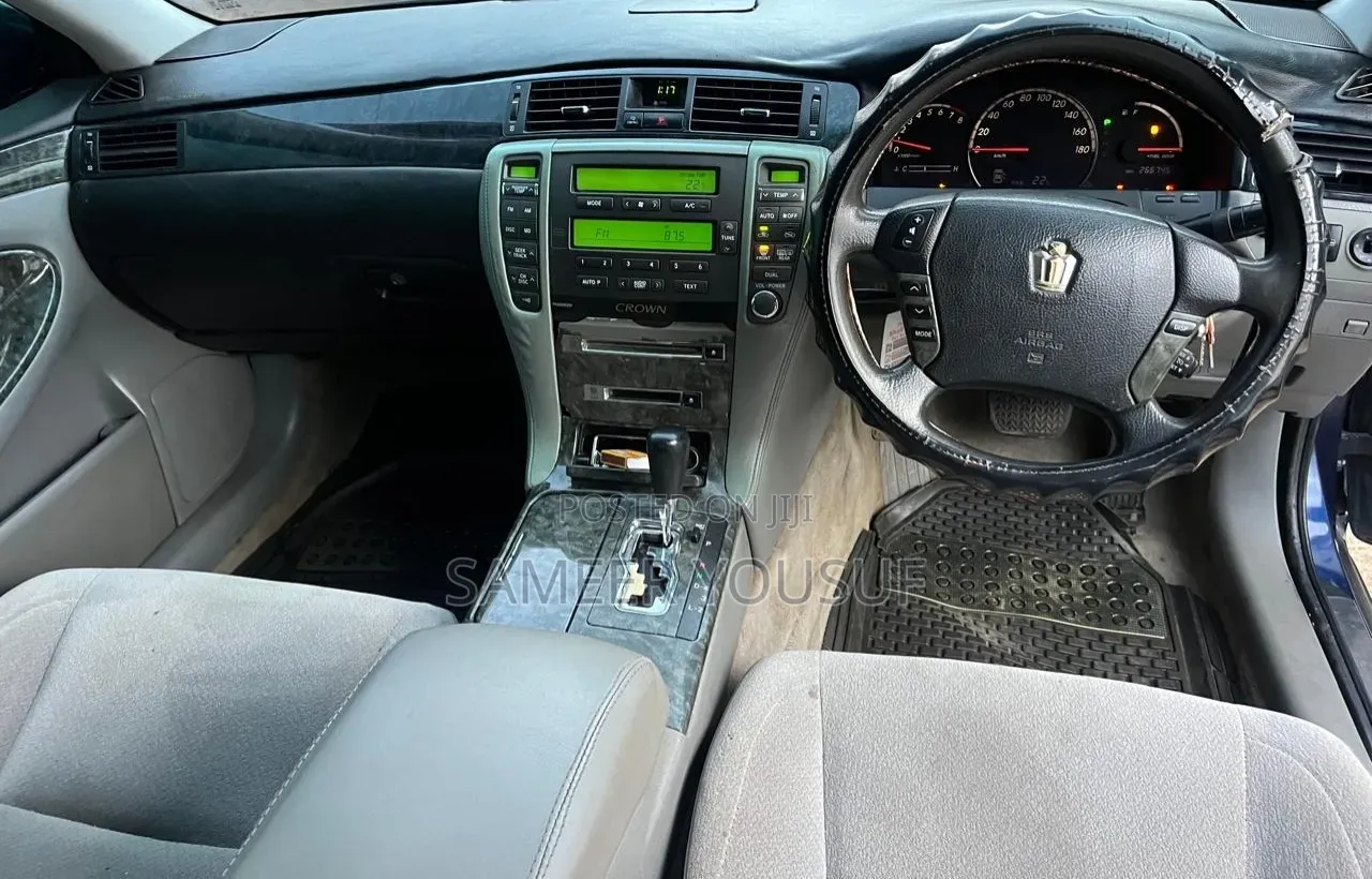 Toyota Crown Royale 2005 Blue