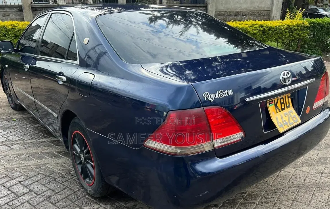 Toyota Crown Royale 2005 Blue