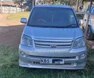Toyota Noah 2005 Silver