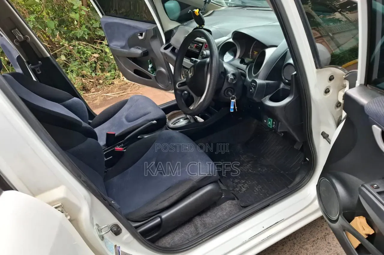 Honda Fit 2012 Off white