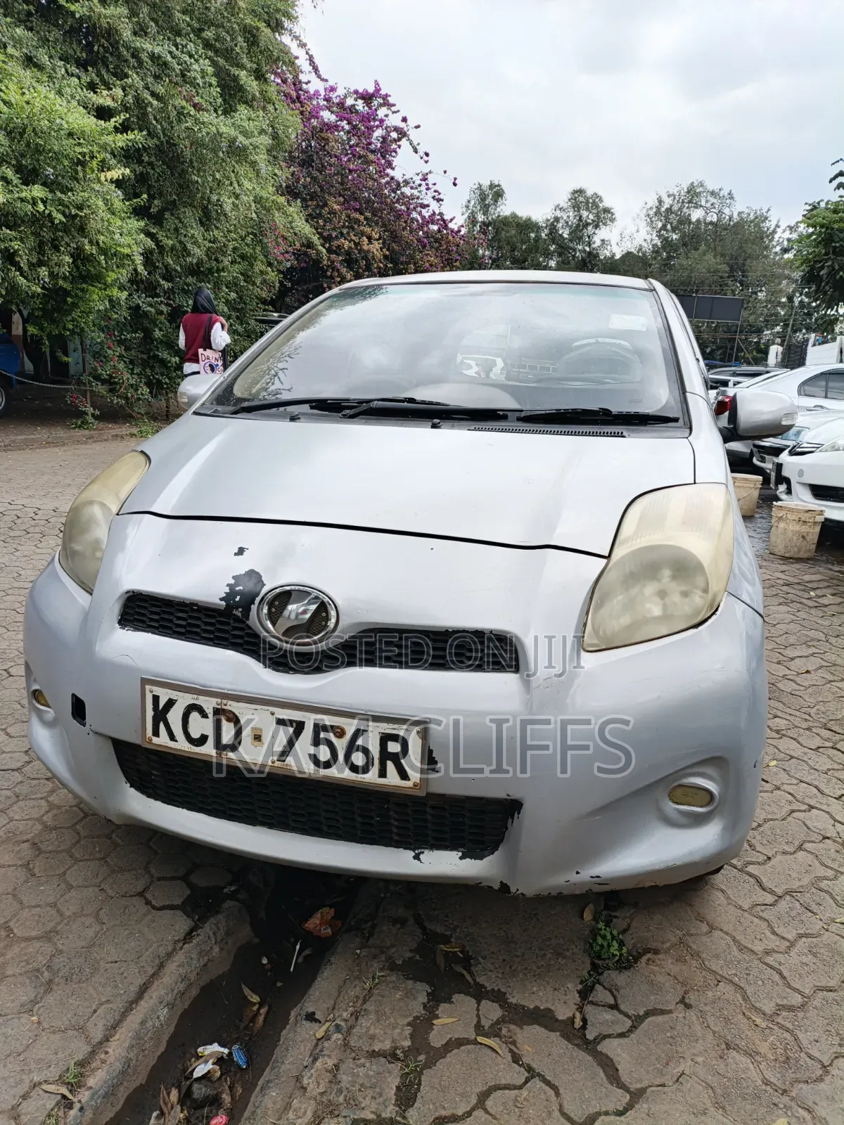 Toyota Vitz 2009 Silver