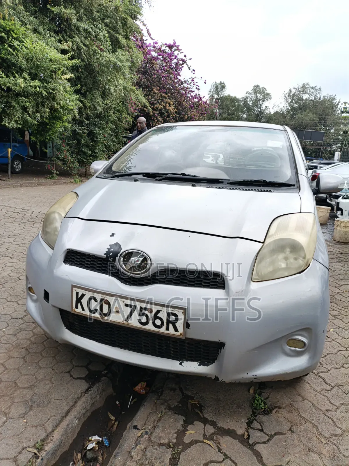 Toyota Vitz 2009 Silver
