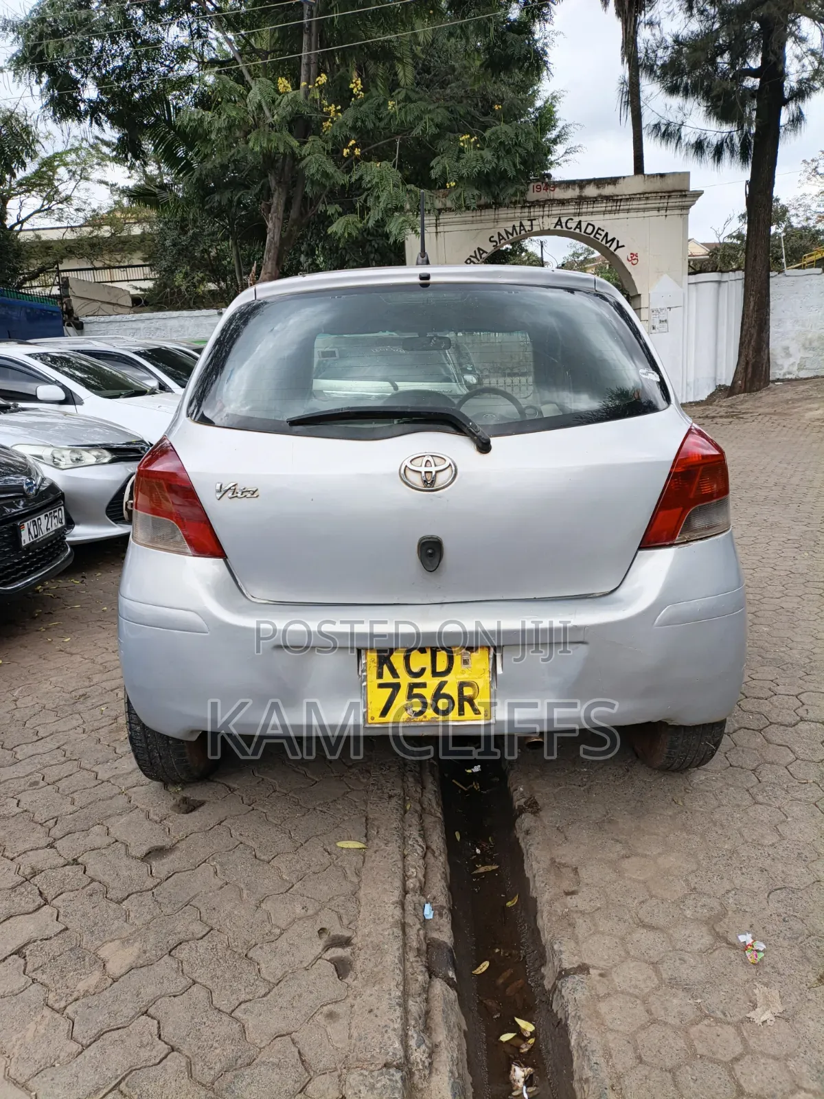 Toyota Vitz 2009 Silver