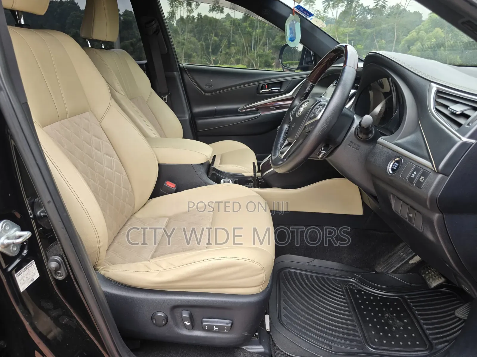 Toyota Harrier 2.0 2014 Black