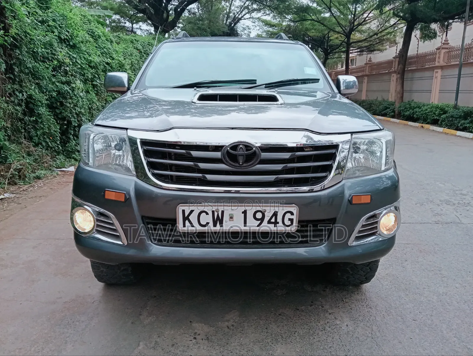 Toyota Hilux 2012 Gray