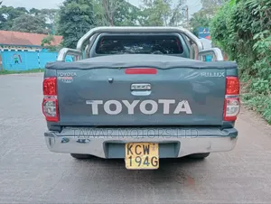 Toyota Hilux 2012 Gray