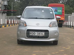 Toyota Porte 2014