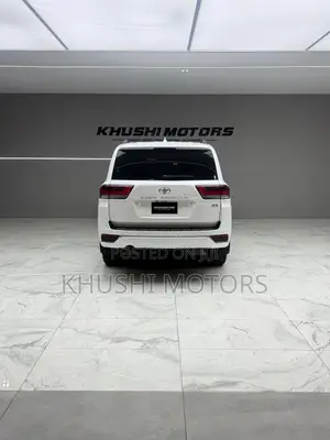 Toyota Land Cruiser LC300 2023 Pearl
