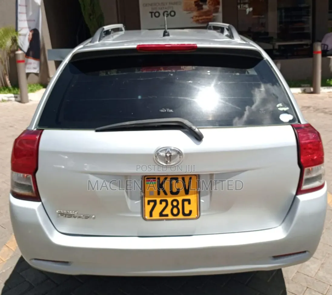 Toyota Corolla Fielder 2013 Silver
