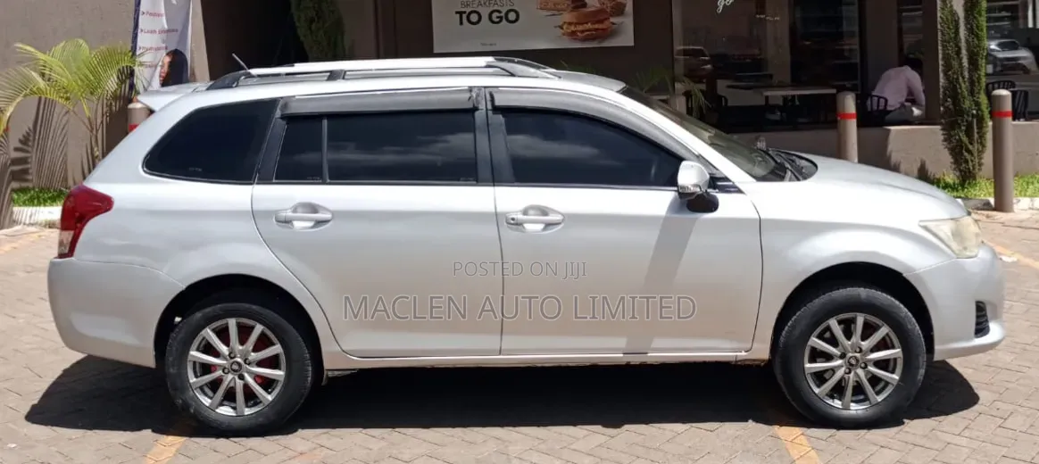 Toyota Corolla Fielder 2013 Silver