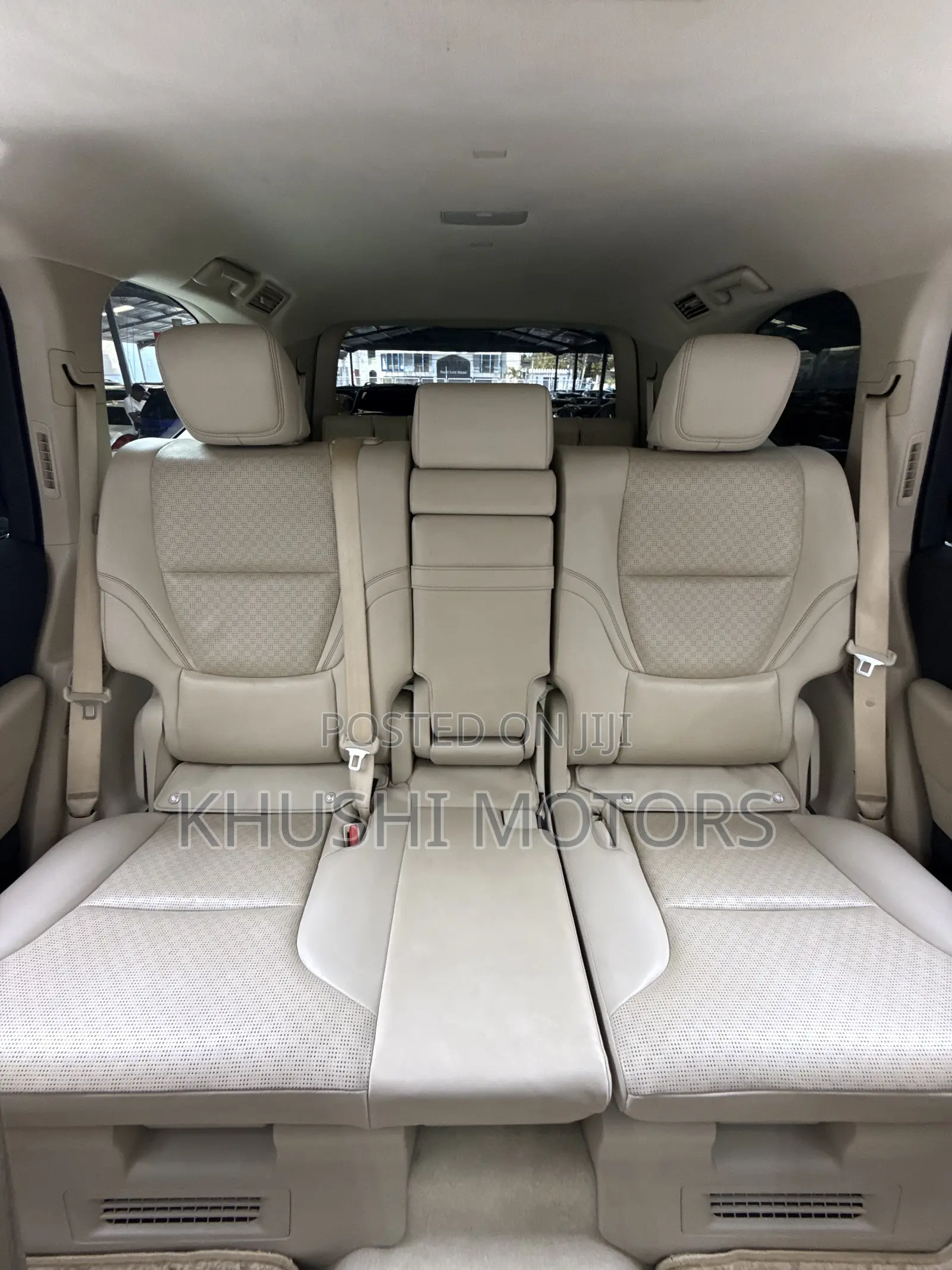 Toyota Land Cruiser LC300 2023 Pearl