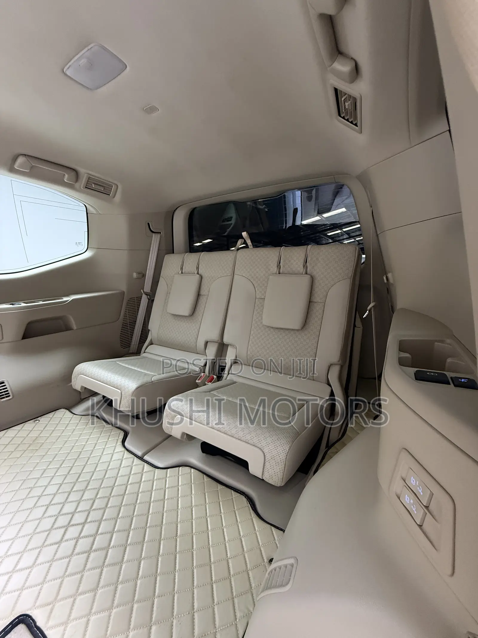 Toyota Land Cruiser LC300 2023 Pearl