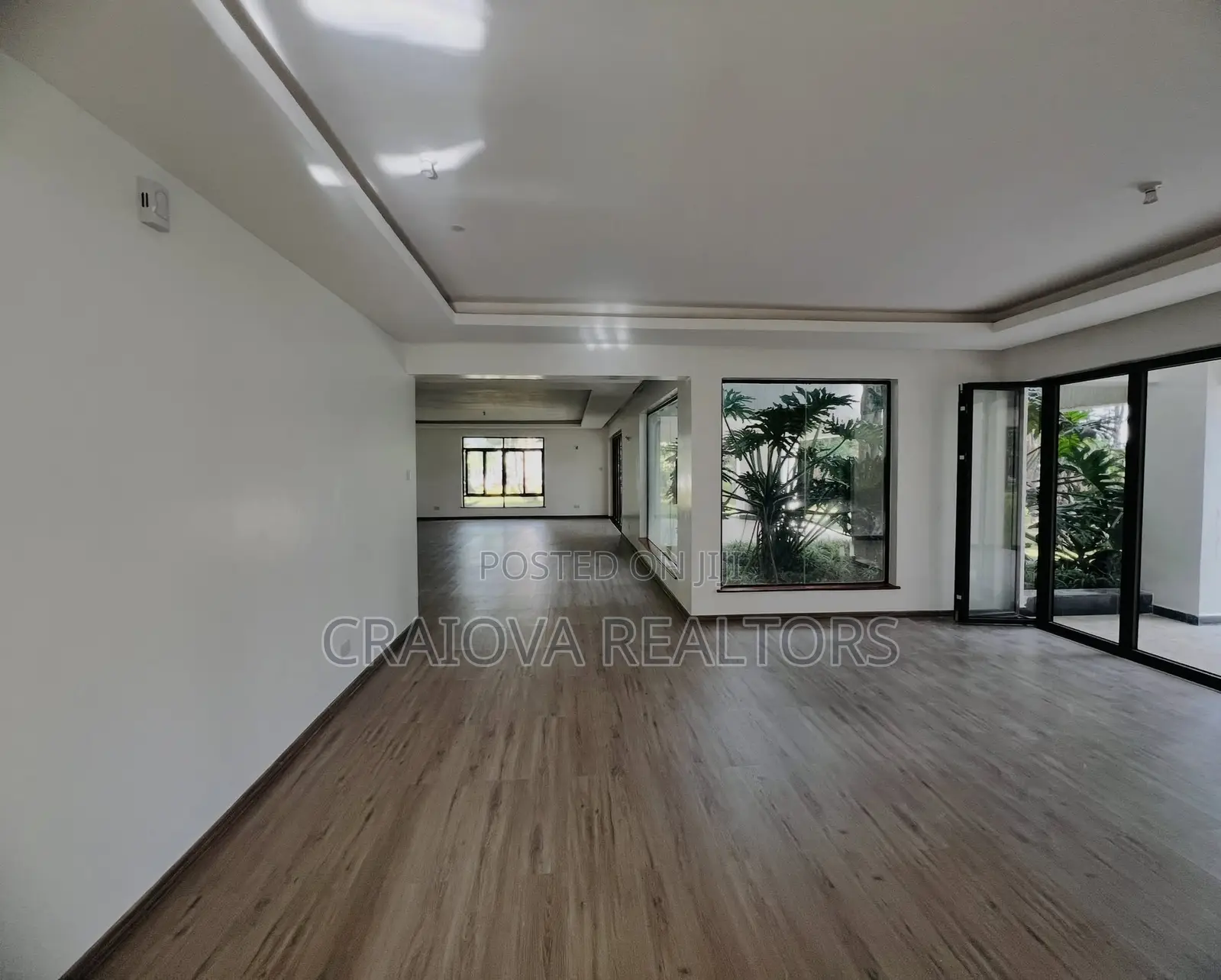 5bdrm Villa in Hardy for sale