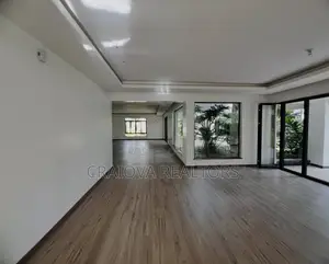 5bdrm Villa in Hardy for sale