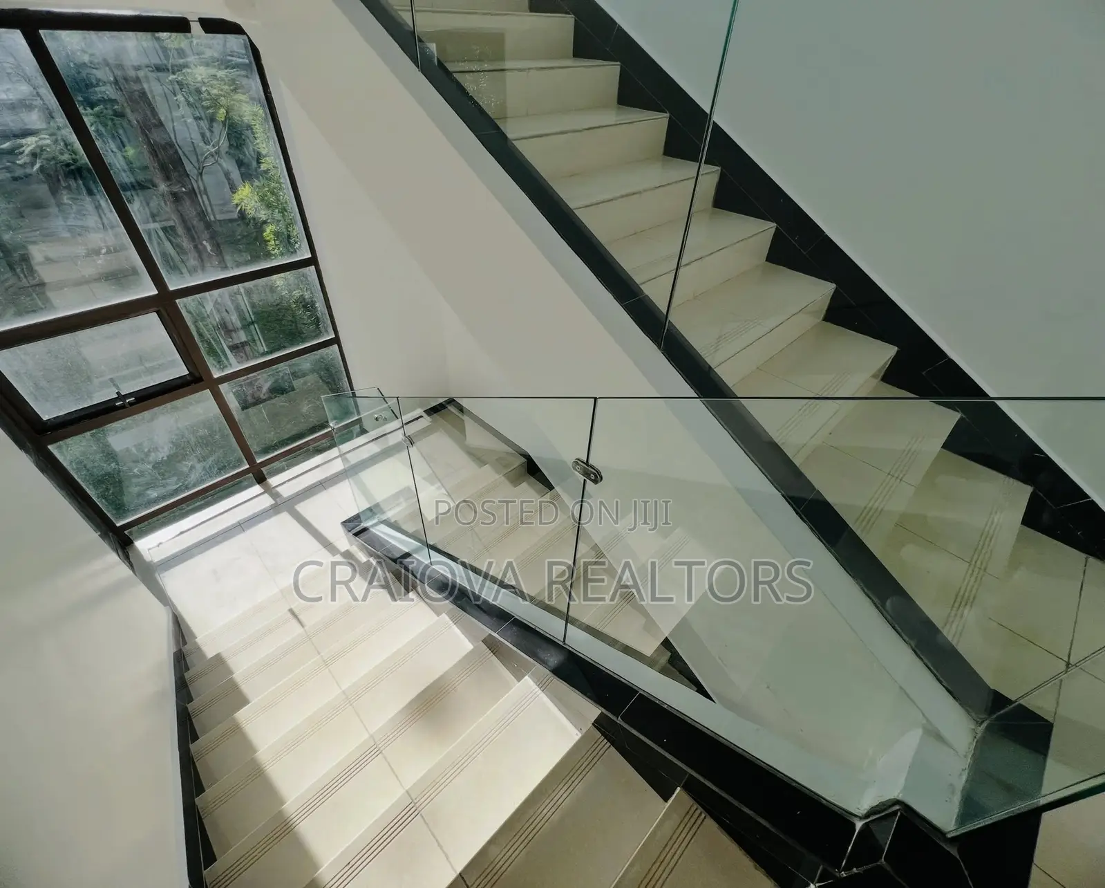5bdrm Villa in Hardy for sale