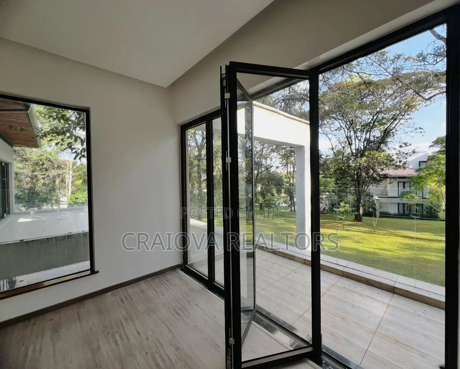 5bdrm Villa in Hardy for sale