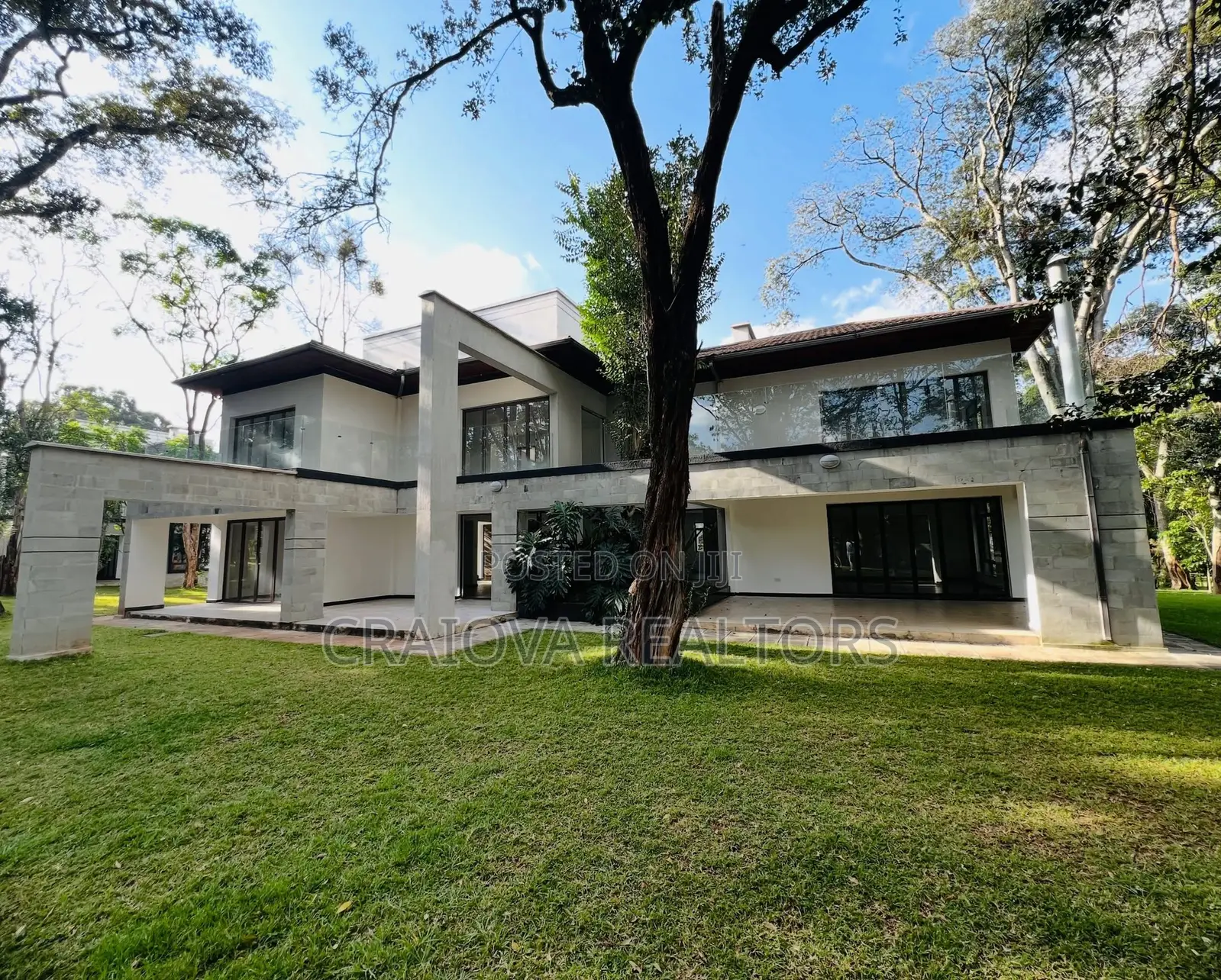 5bdrm Villa in Hardy for sale