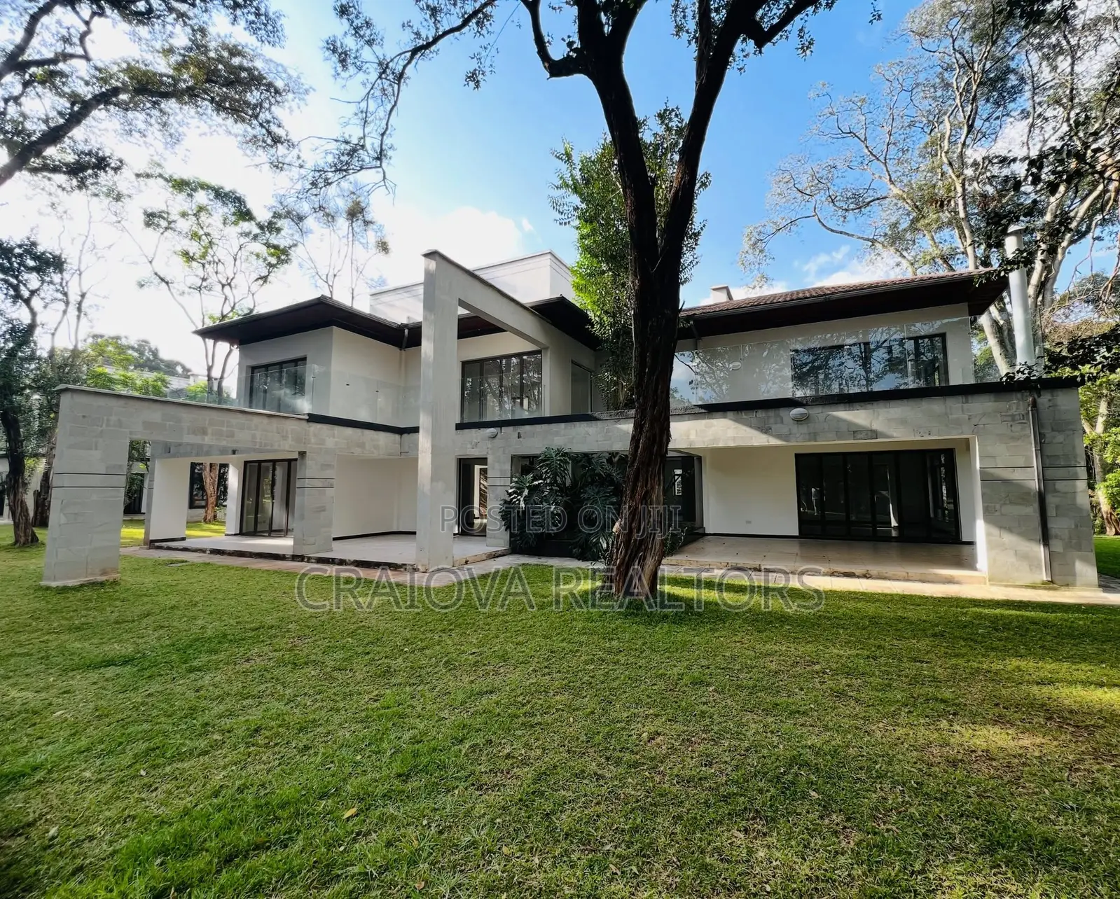 5bdrm Villa in Hardy for sale