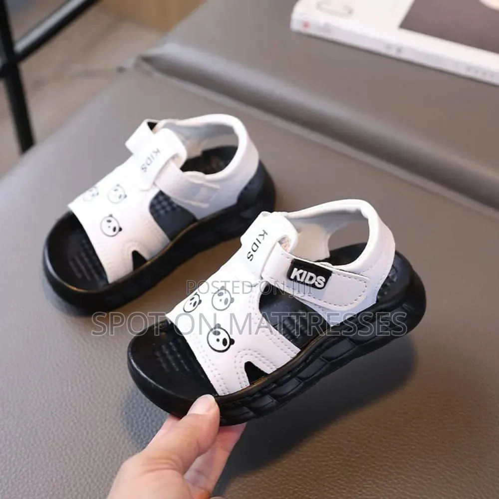 Kids' Unisex Sandals Black and White. Delivery Services Available.