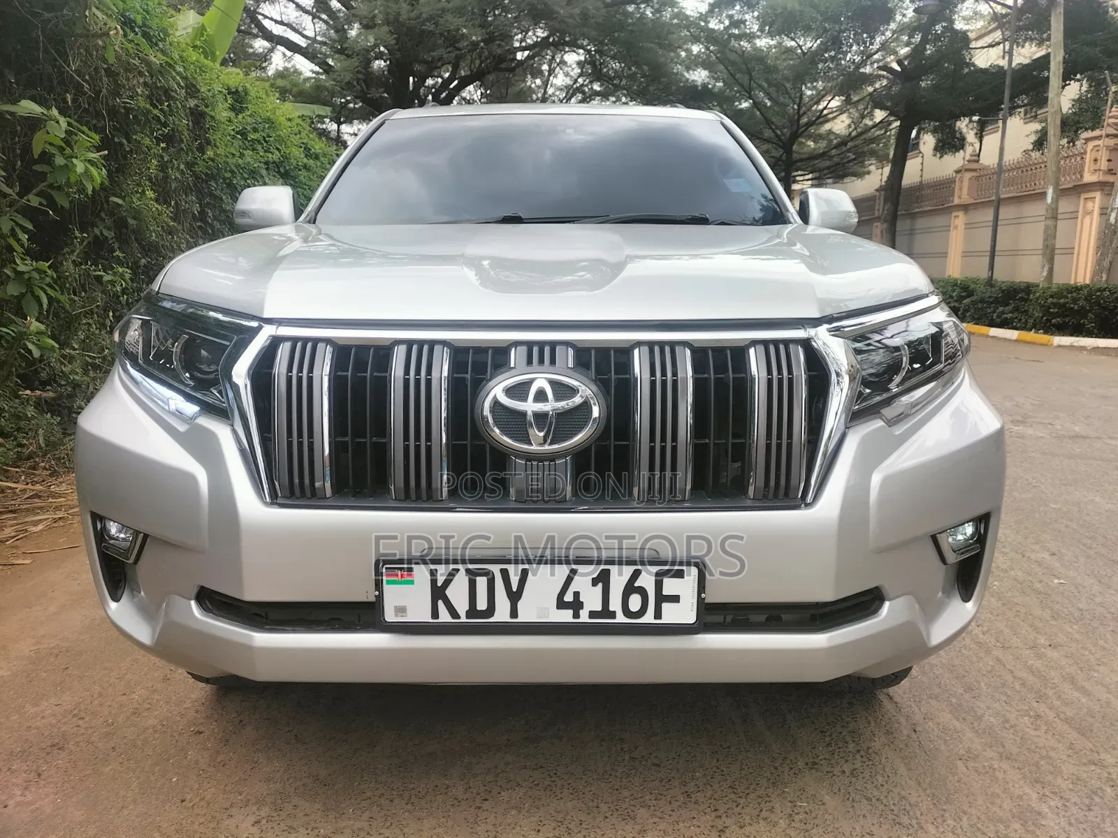 Toyota Land Cruiser Prado 2010 Silver