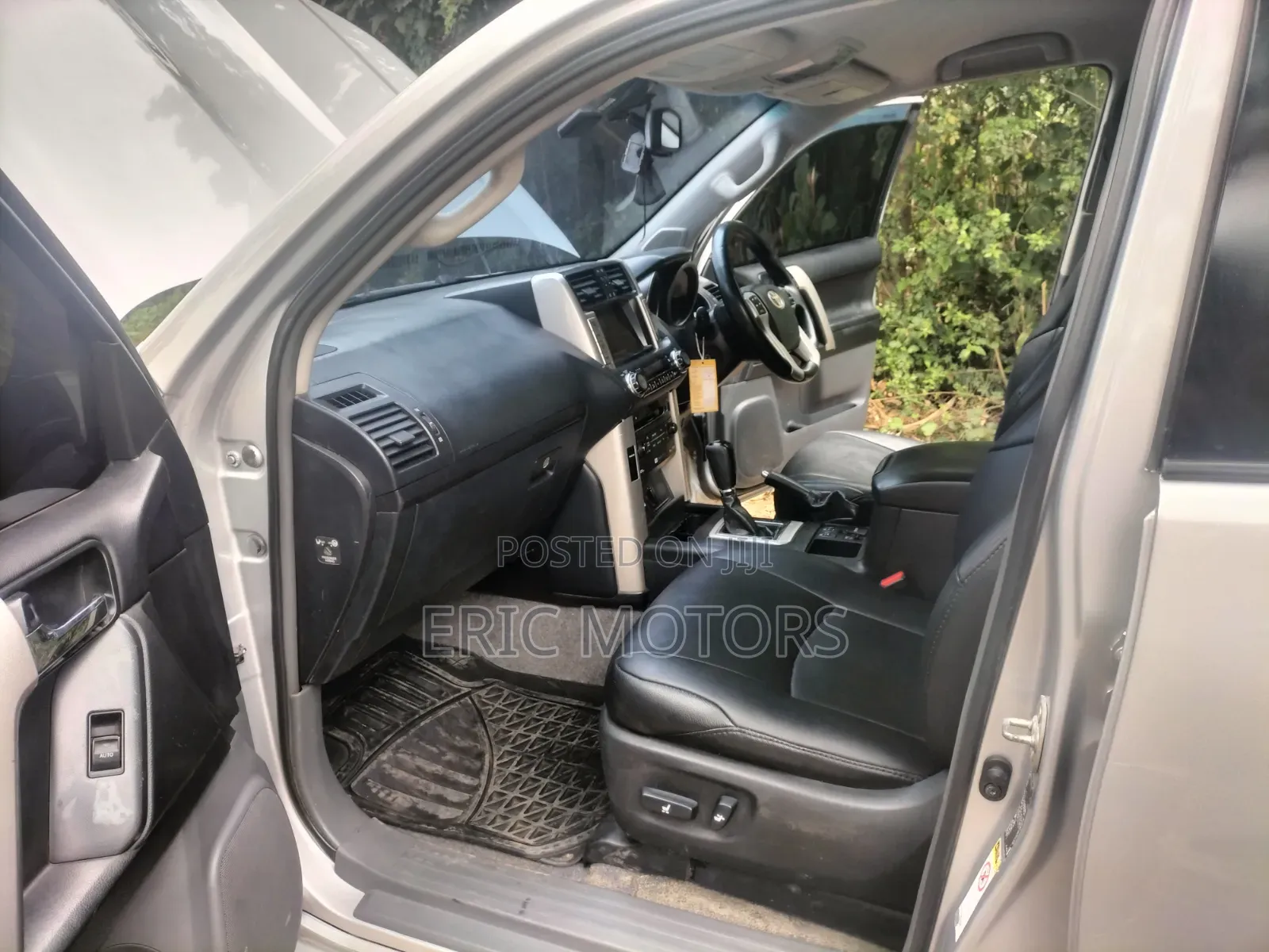 Toyota Land Cruiser Prado 2010 Silver