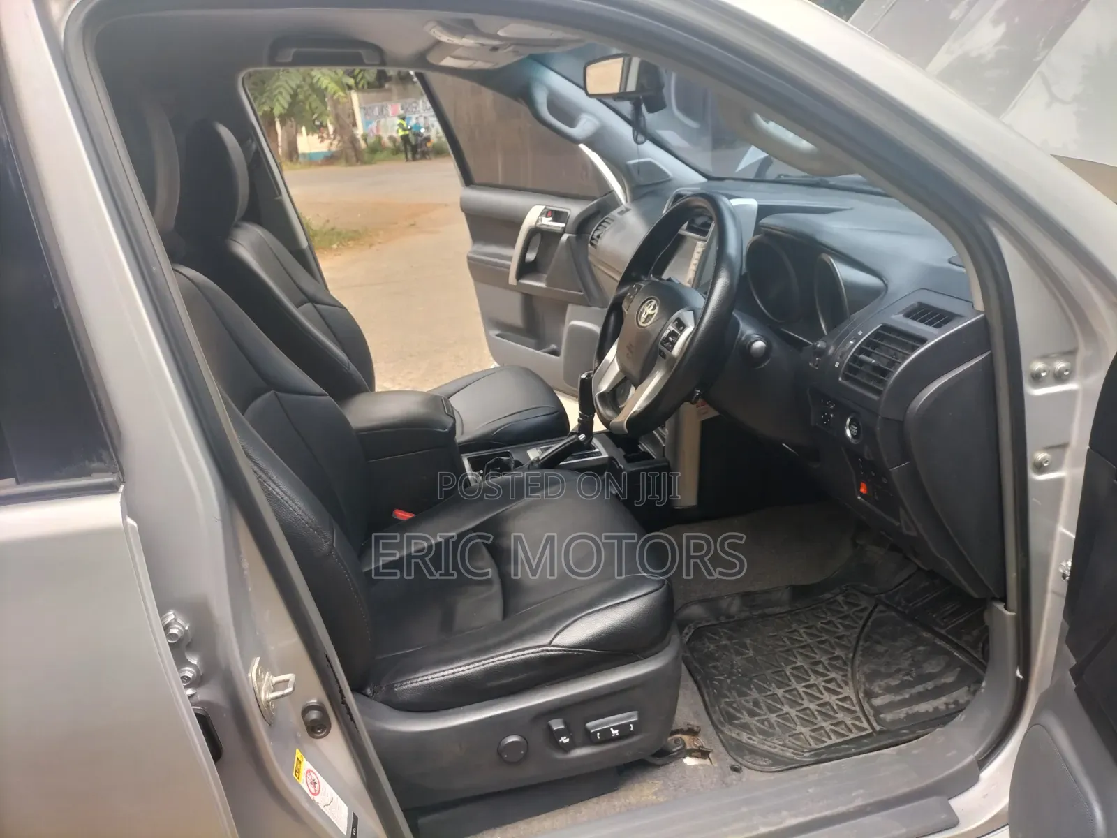 Toyota Land Cruiser Prado 2010 Silver