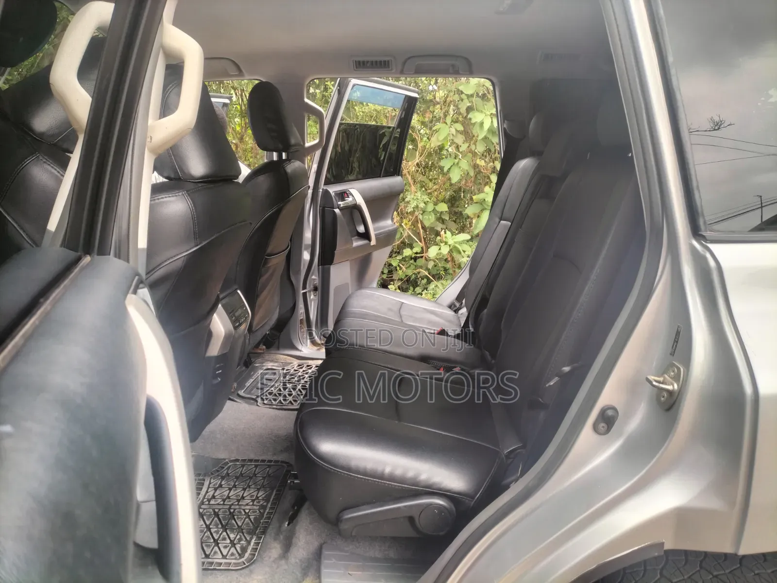 Toyota Land Cruiser Prado 2010 Silver