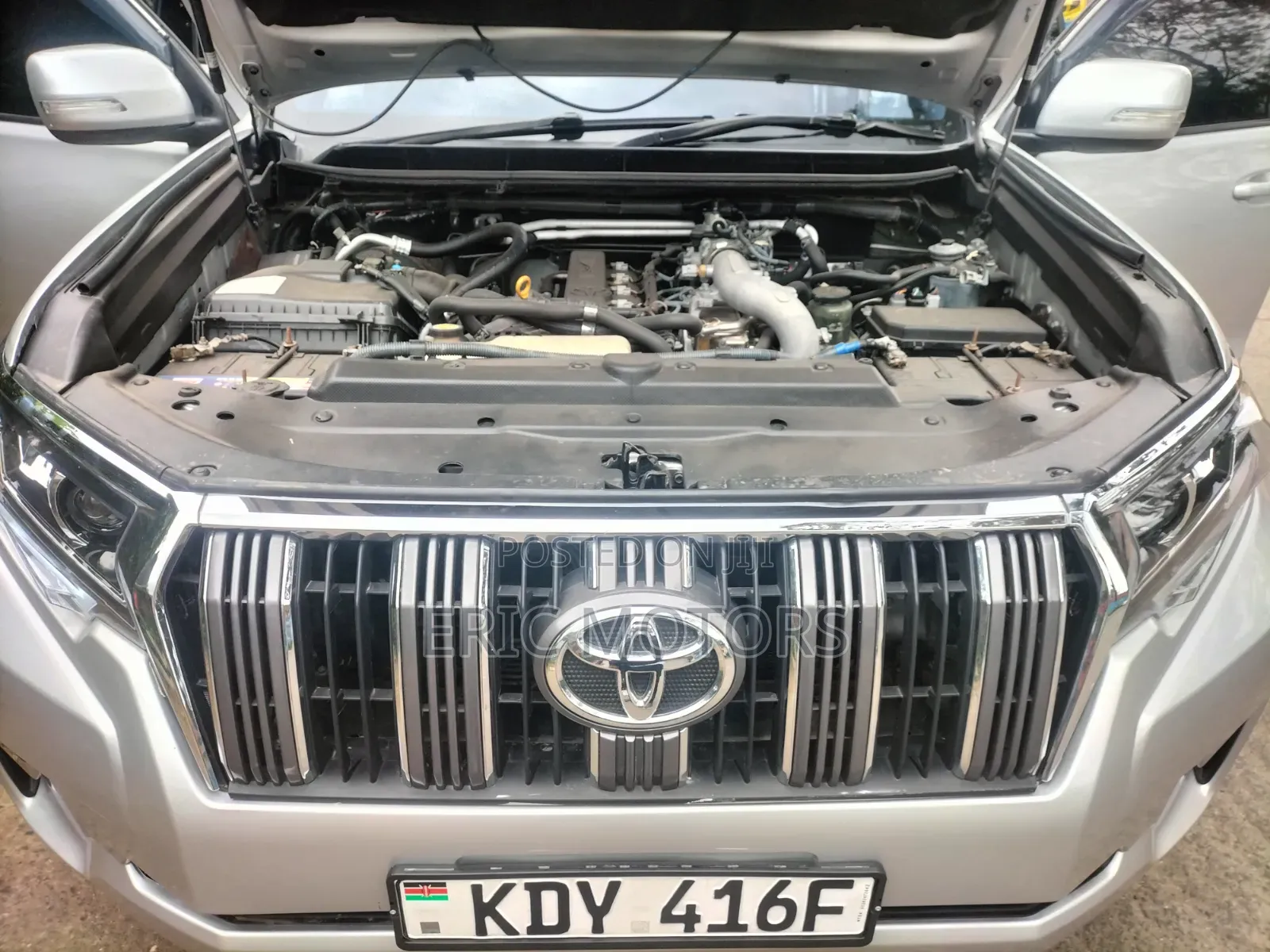Toyota Land Cruiser Prado 2010 Silver