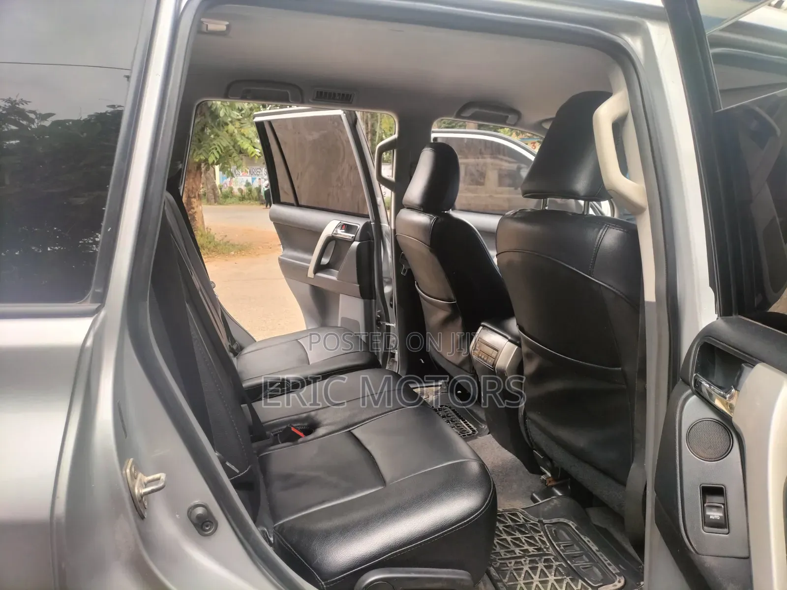 Toyota Land Cruiser Prado 2010 Silver