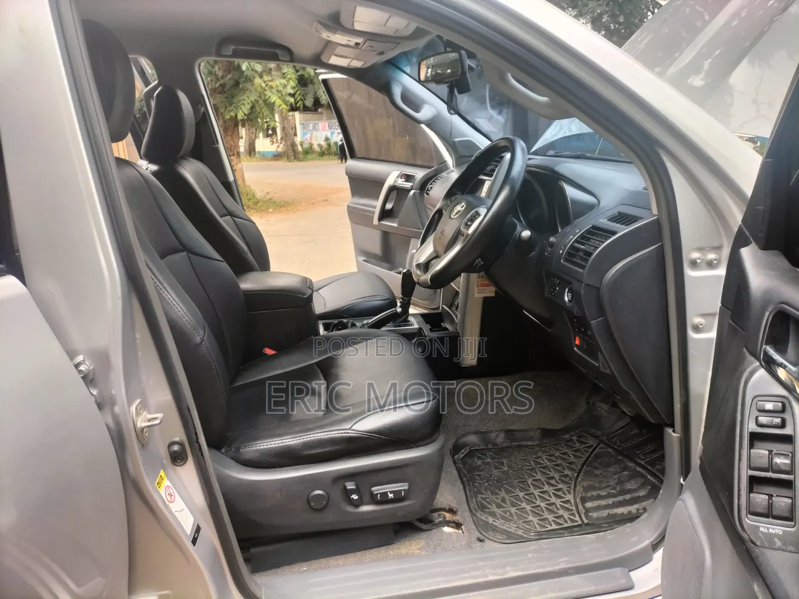 Toyota Land Cruiser Prado 2010 Silver