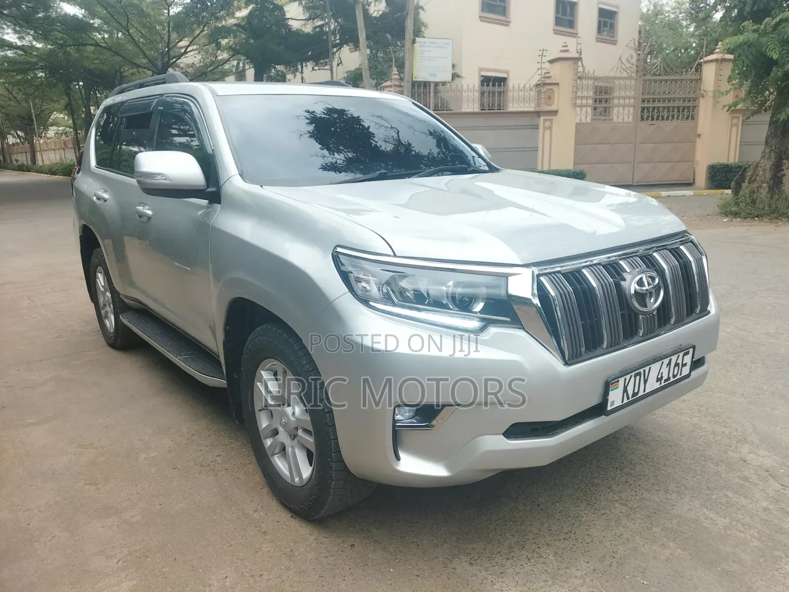 Toyota Land Cruiser Prado 2010 Silver