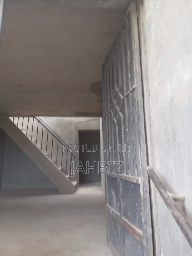 5bdrm Townhouse/Terrace in Golview Estate for sale