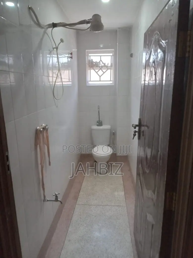 5bdrm Townhouse/Terrace in Golview Estate for sale