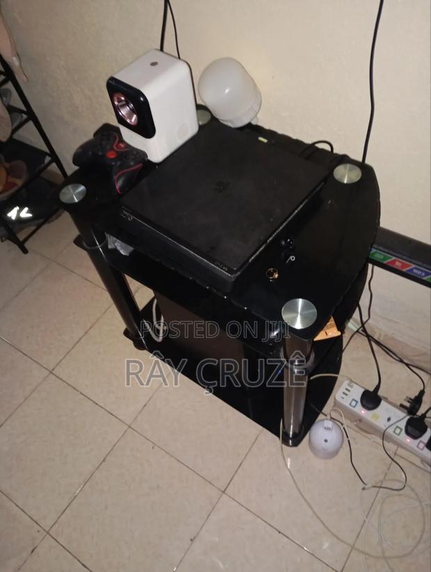 Tv Stand in Perfect Condition - thumbnail 2