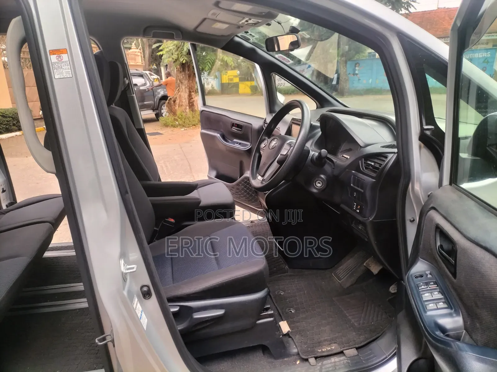 Toyota Noah 2016 Silver