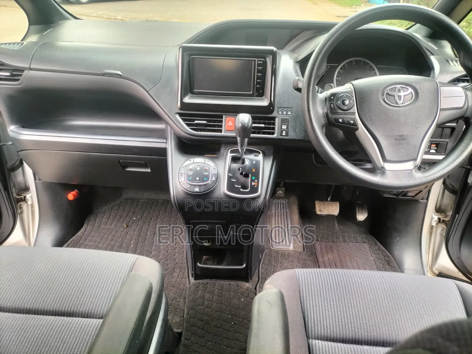 Toyota Noah 2016 Silver