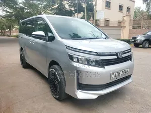 Toyota Noah 2016 Silver