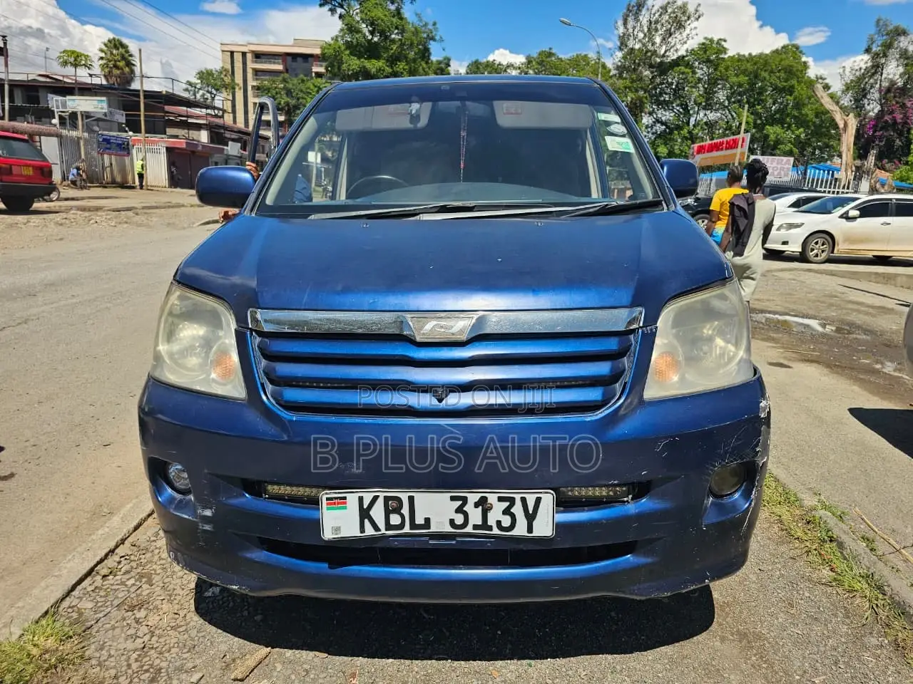Toyota Noah 2005 Blue