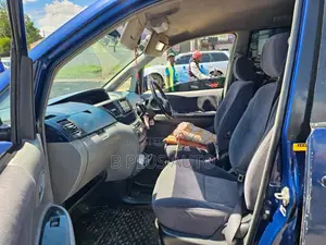 Toyota Noah 2005 Blue