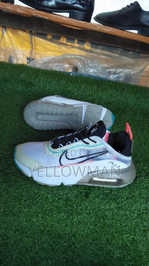 Selling Nike Shox - thumbnail 2