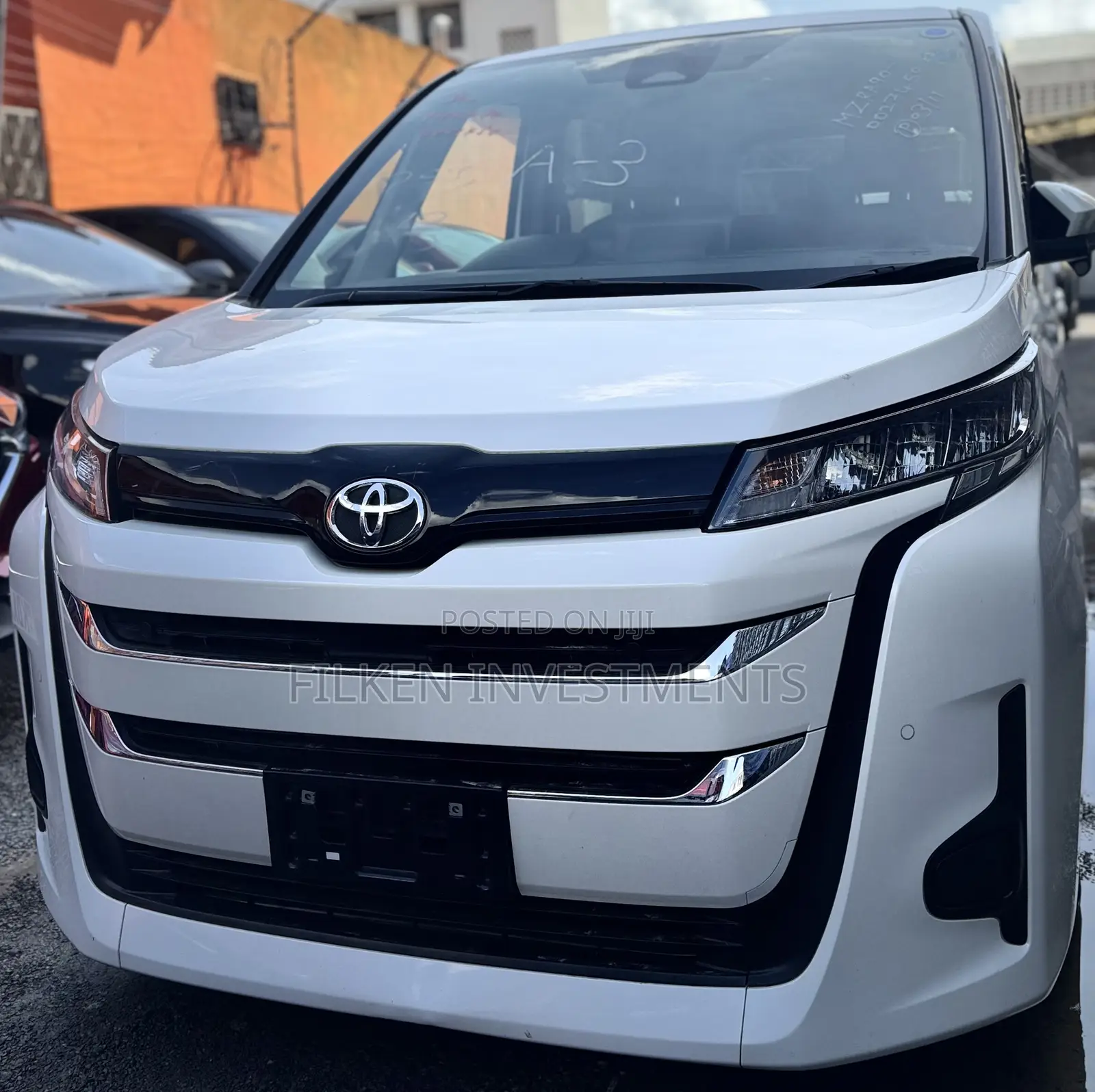 Toyota Noah 2022 White