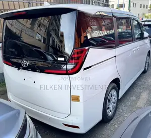 Toyota Noah 2022 White