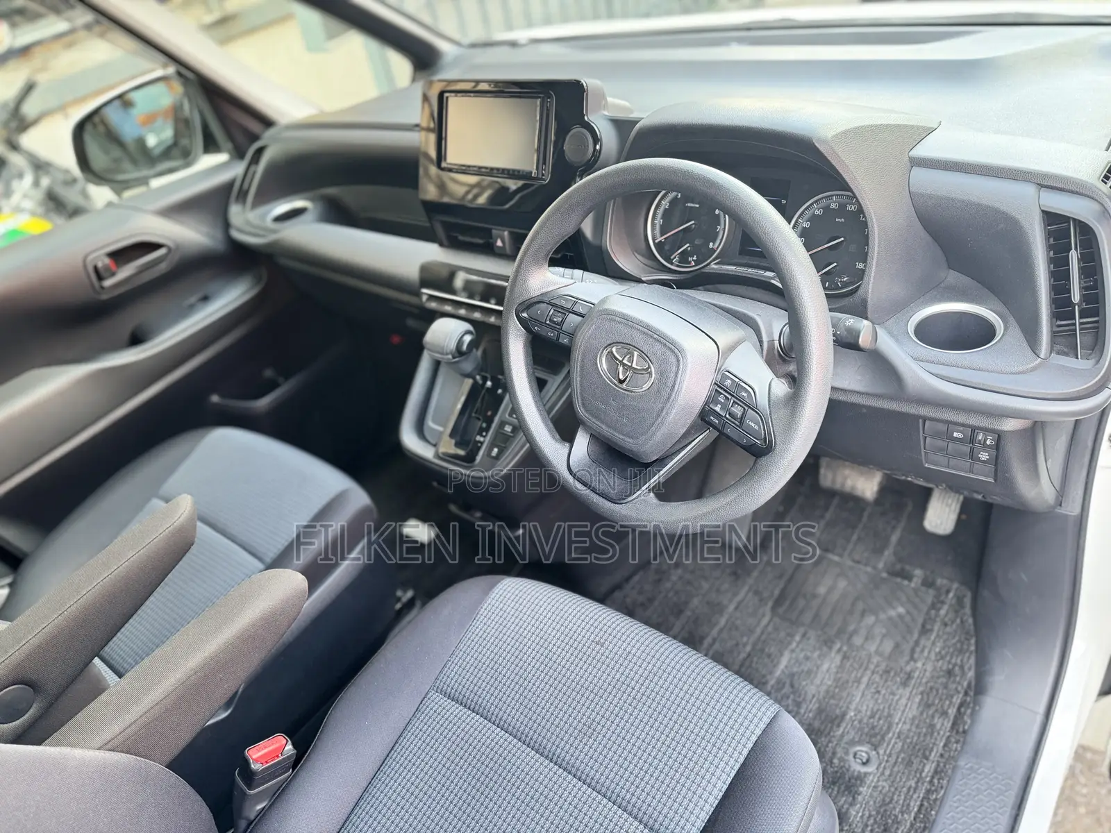 Toyota Noah 2022 White
