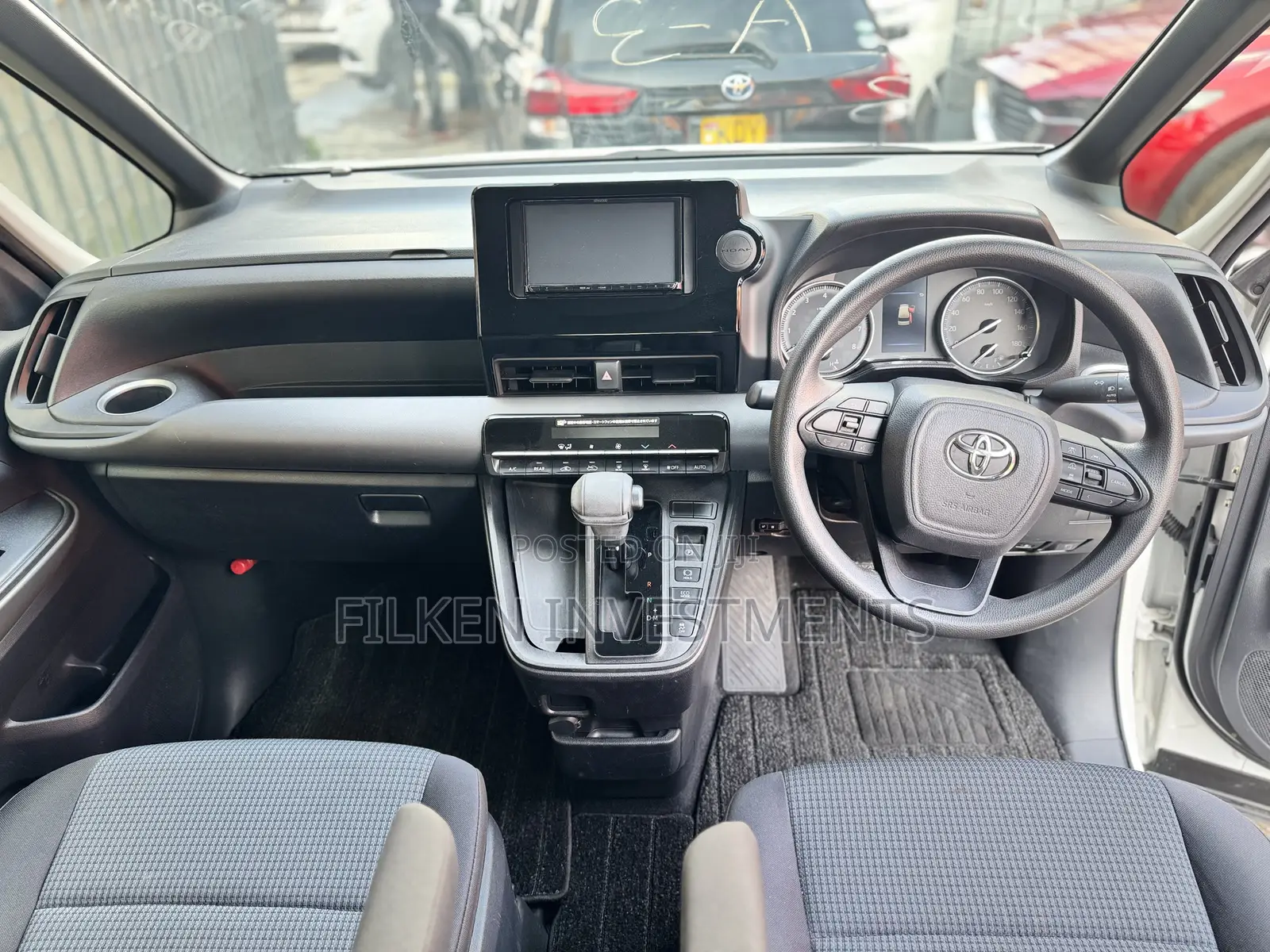 Toyota Noah 2022 White