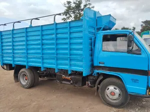 Isuzu FTR 1996 Blue