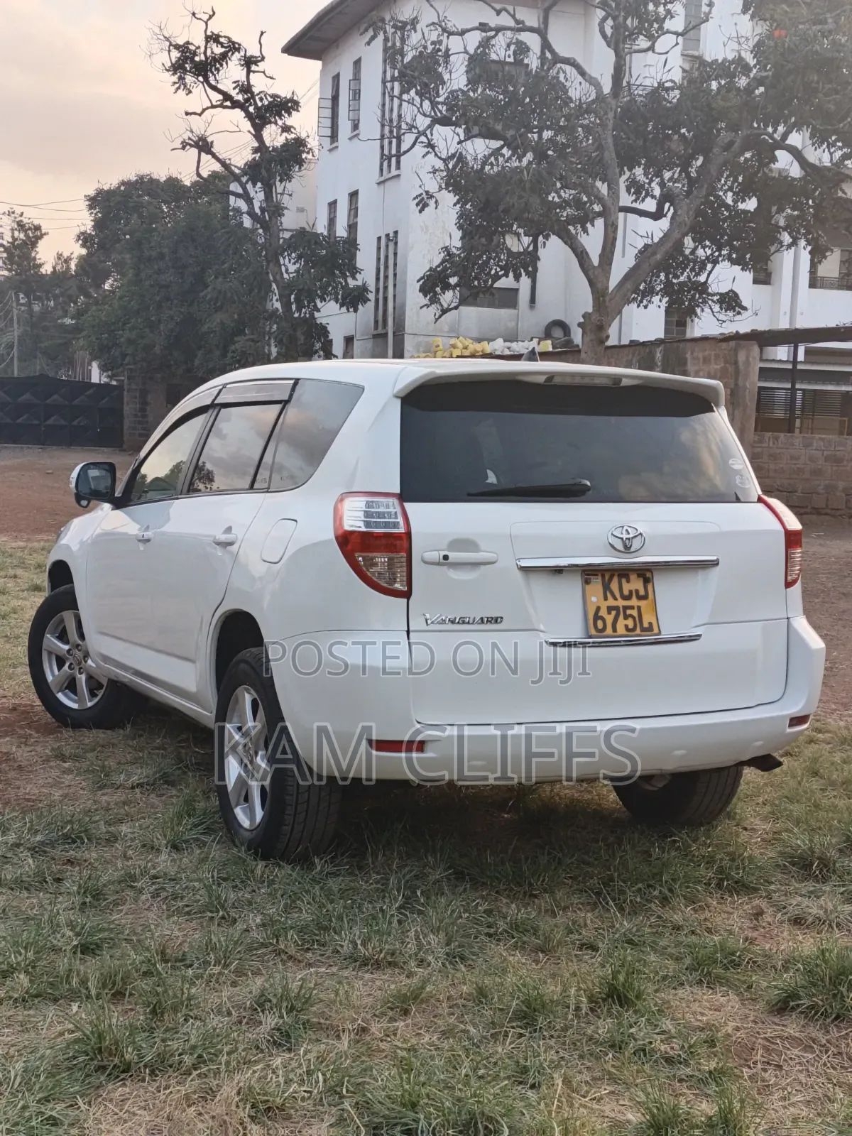 Toyota Vanguard 2009 White