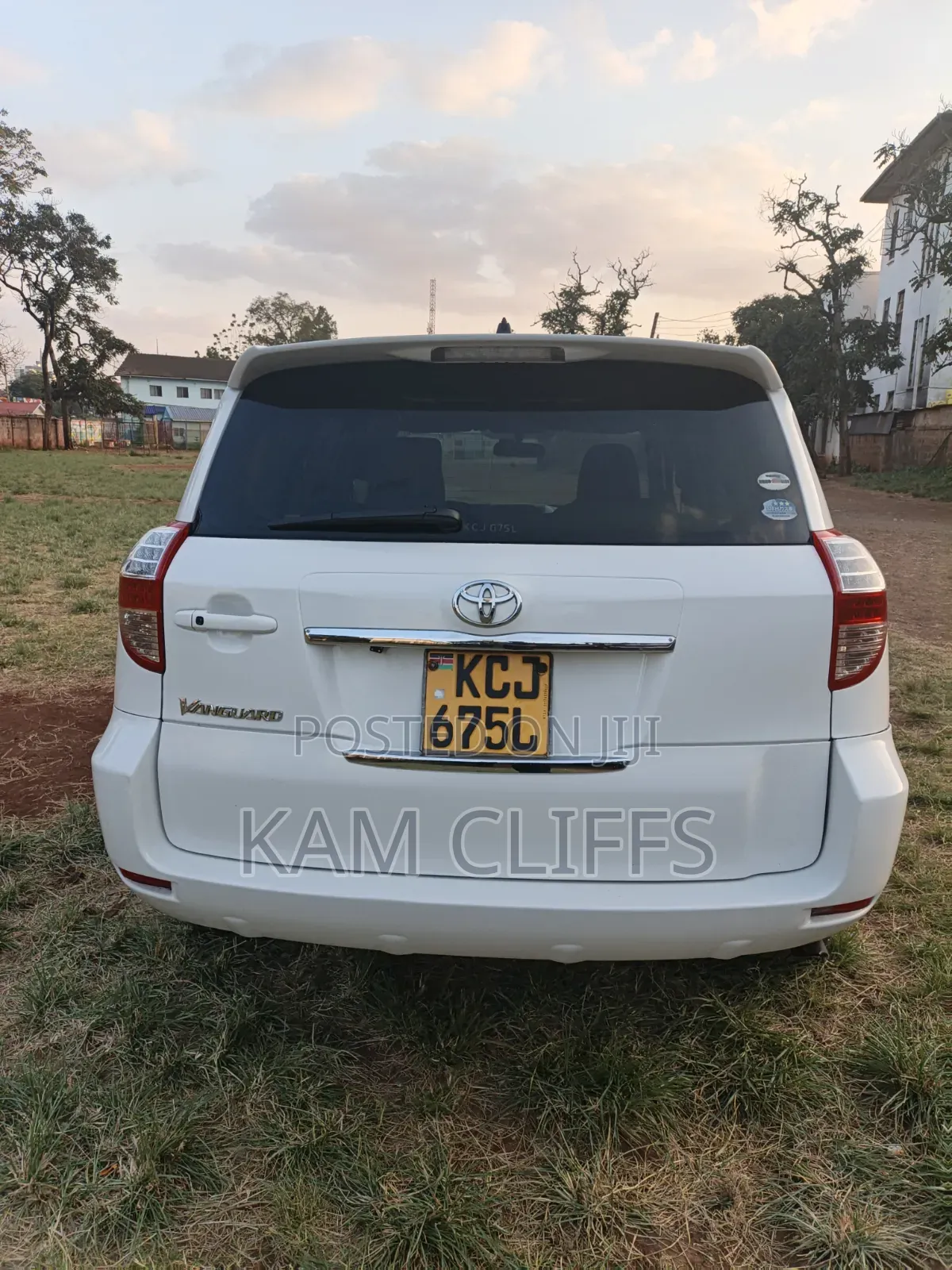 Toyota Vanguard 2009 White